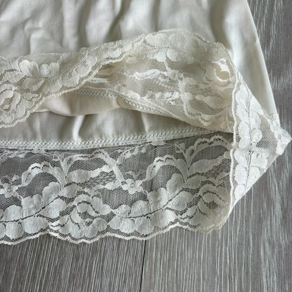 Vintage Vassarette Womens White Comfort Elastic Waist Lace Trim Slip Skirt Sz XL
